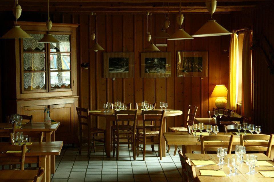 Auberge De La Perdrix Hauterive-la-Fresse Bagian luar foto