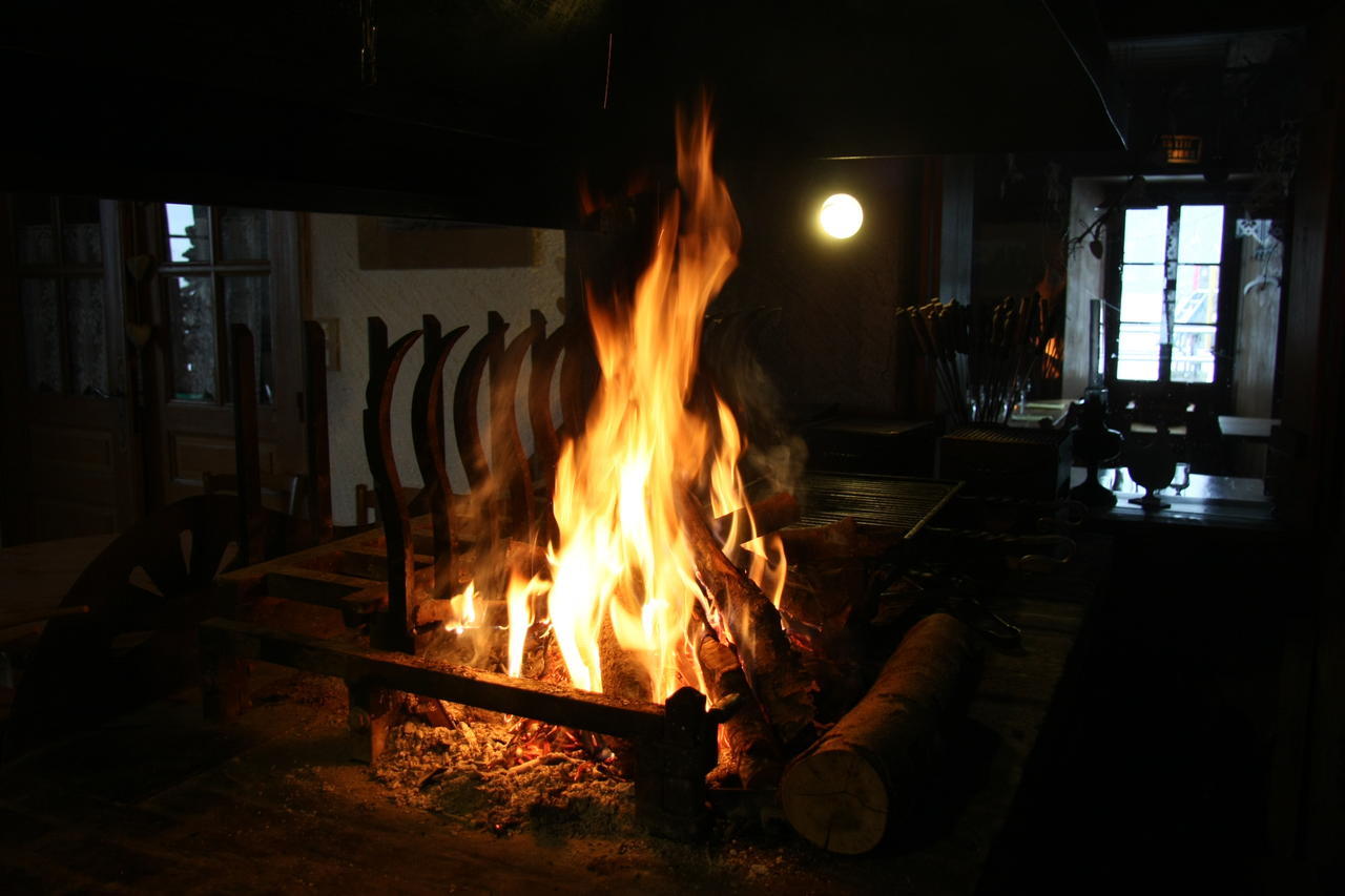 Auberge De La Perdrix Hauterive-la-Fresse Bagian luar foto