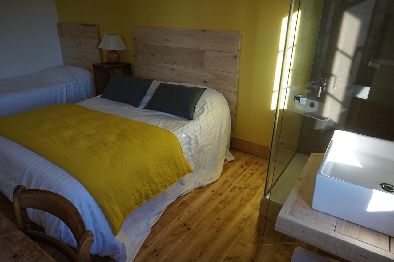 Auberge De La Perdrix Hauterive-la-Fresse Bagian luar foto