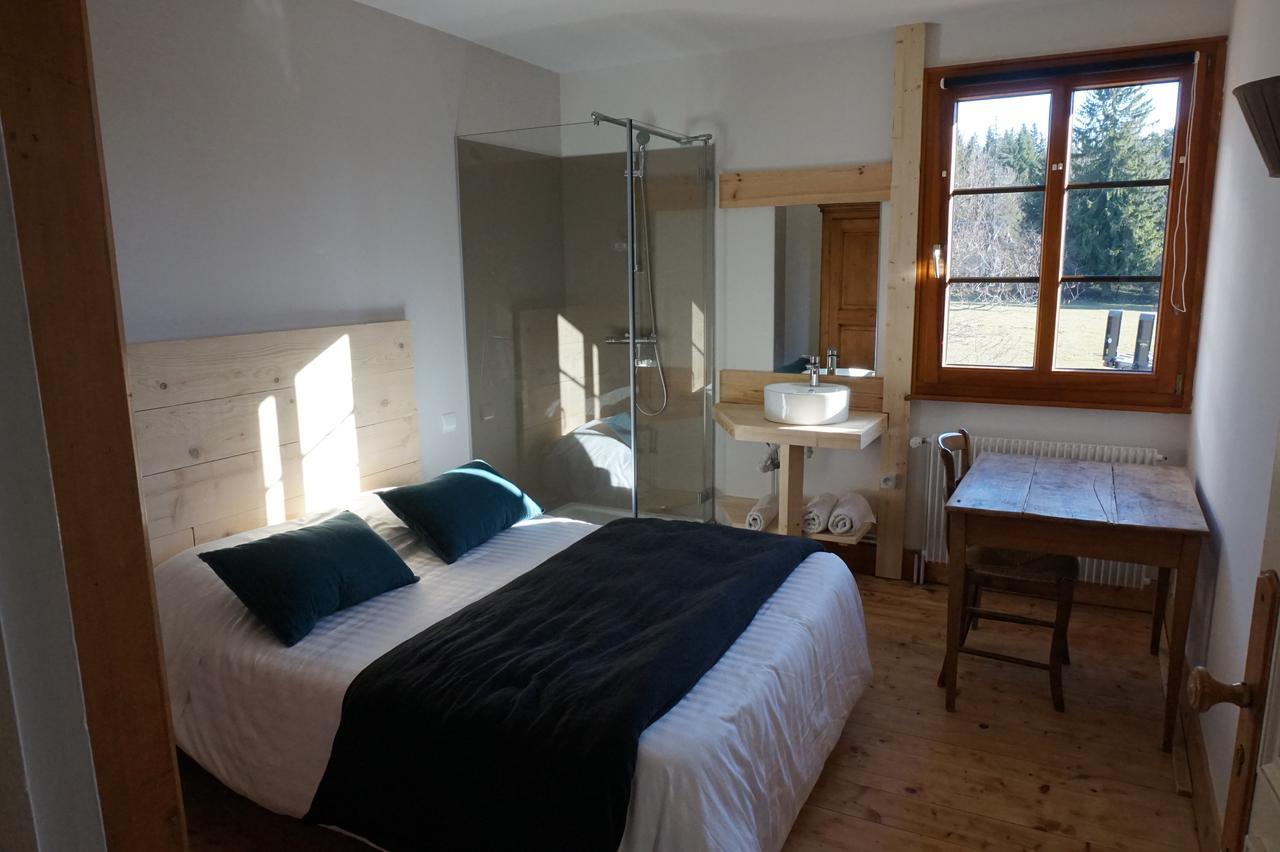 Auberge De La Perdrix Hauterive-la-Fresse Bagian luar foto
