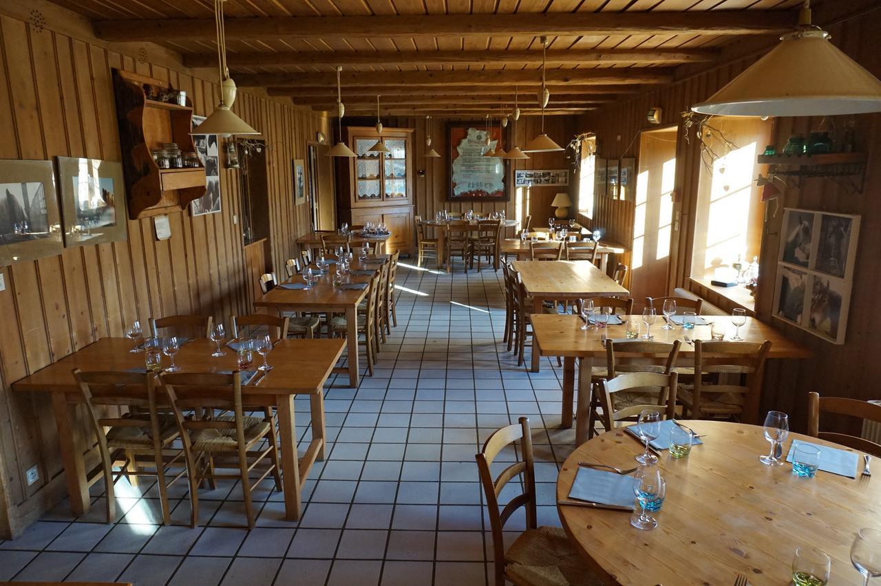 Auberge De La Perdrix Hauterive-la-Fresse Bagian luar foto