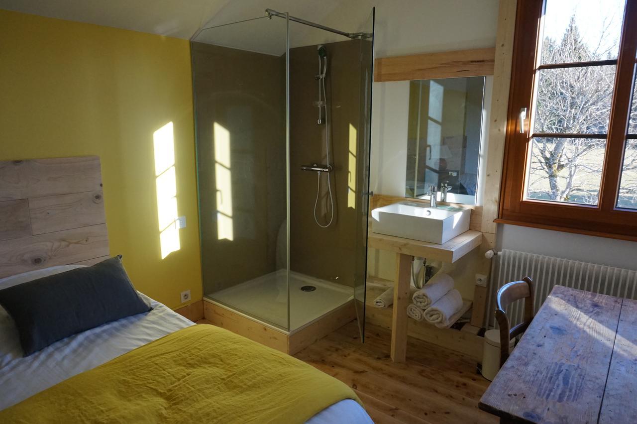 Auberge De La Perdrix Hauterive-la-Fresse Bagian luar foto
