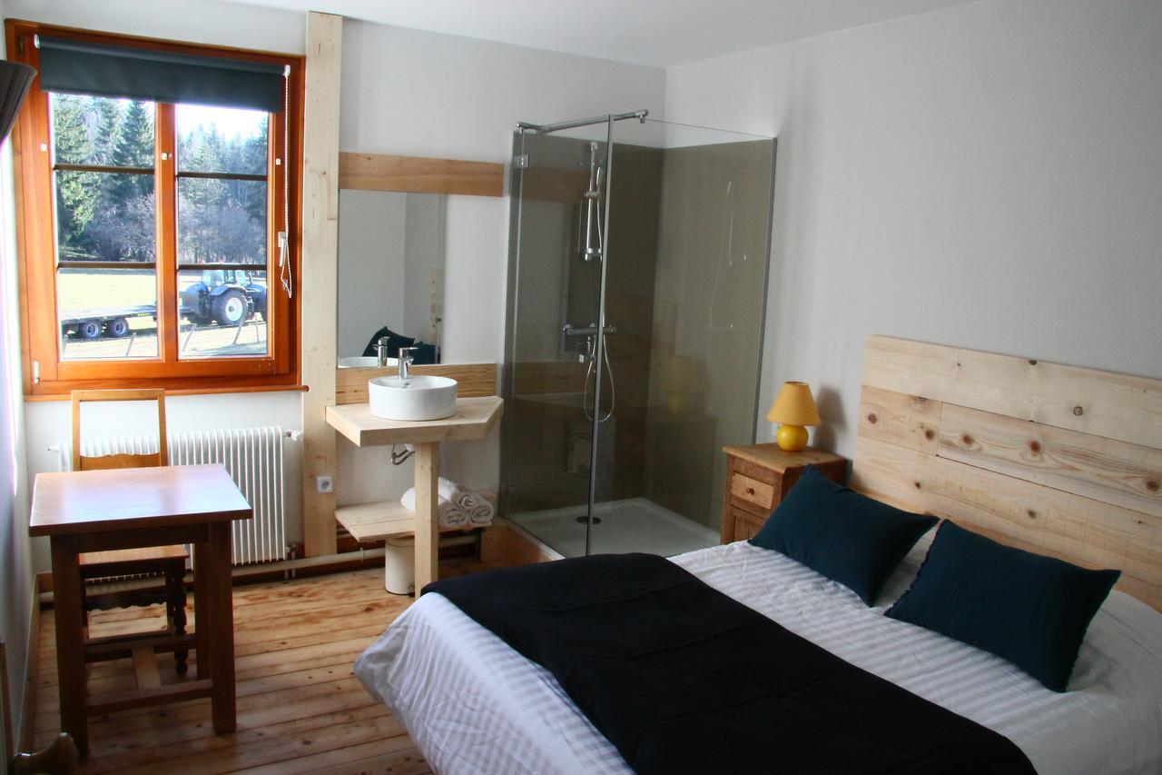 Auberge De La Perdrix Hauterive-la-Fresse Bagian luar foto