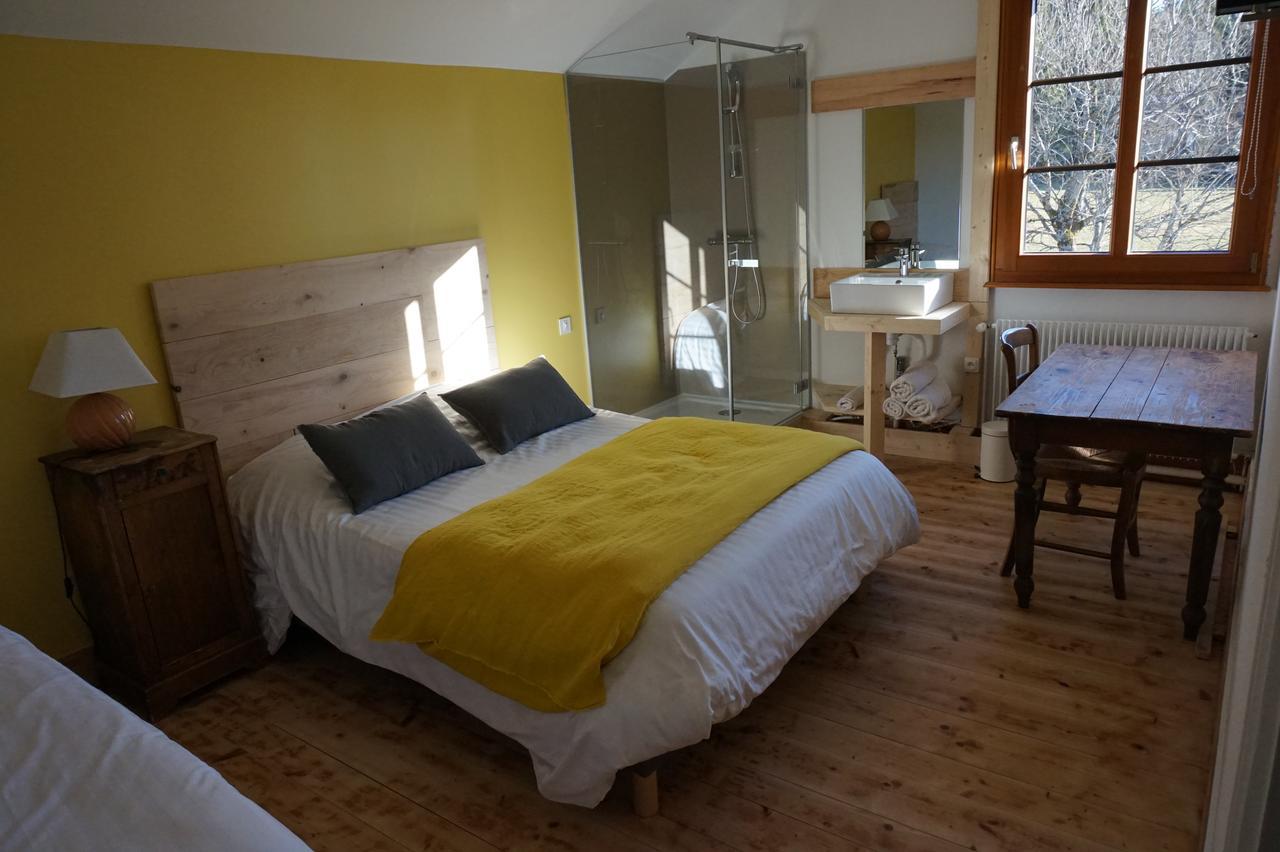 Auberge De La Perdrix Hauterive-la-Fresse Bagian luar foto