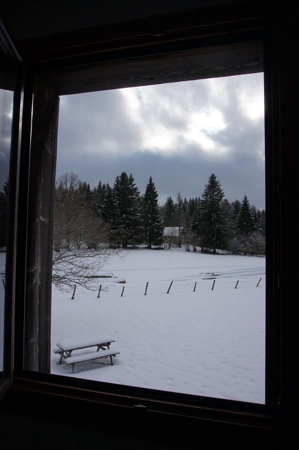 Auberge De La Perdrix Hauterive-la-Fresse Bagian luar foto