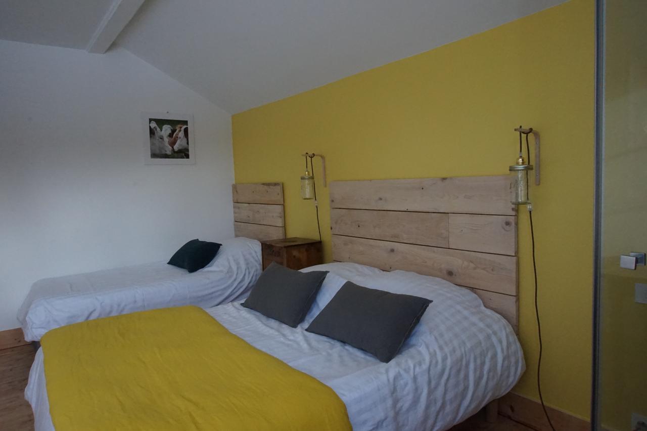 Auberge De La Perdrix Hauterive-la-Fresse Bagian luar foto