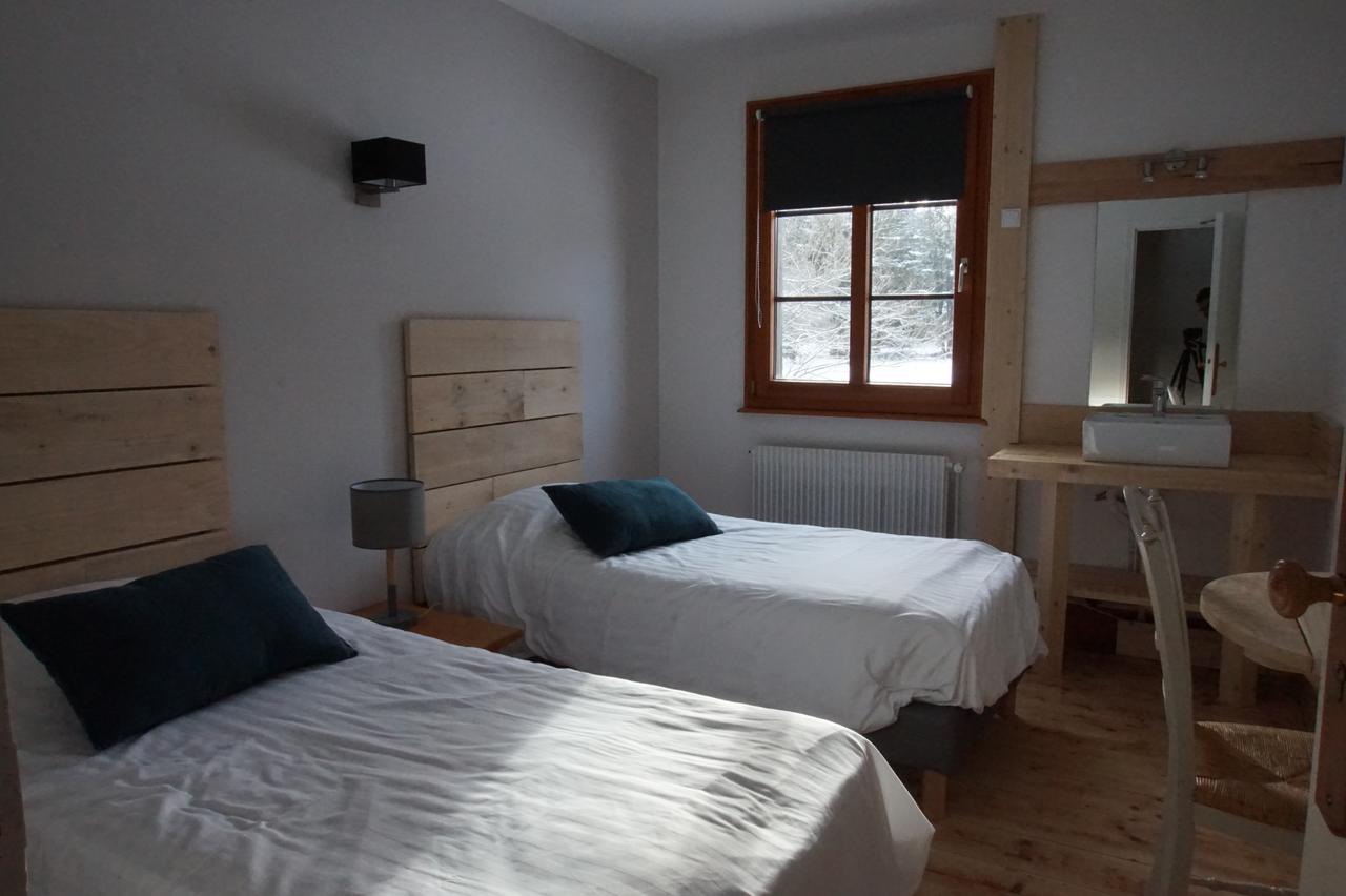 Auberge De La Perdrix Hauterive-la-Fresse Bagian luar foto