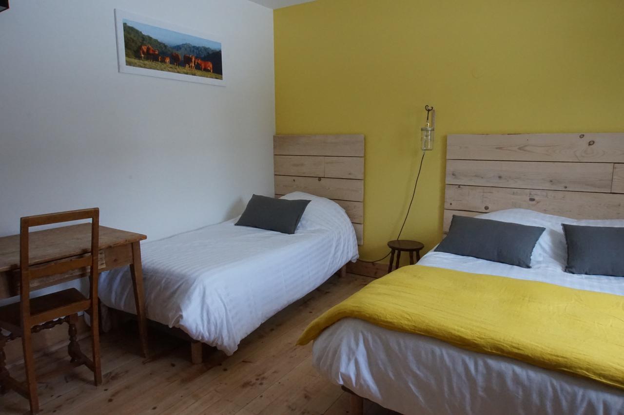 Auberge De La Perdrix Hauterive-la-Fresse Bagian luar foto