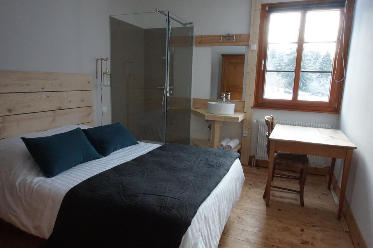 Auberge De La Perdrix Hauterive-la-Fresse Bagian luar foto