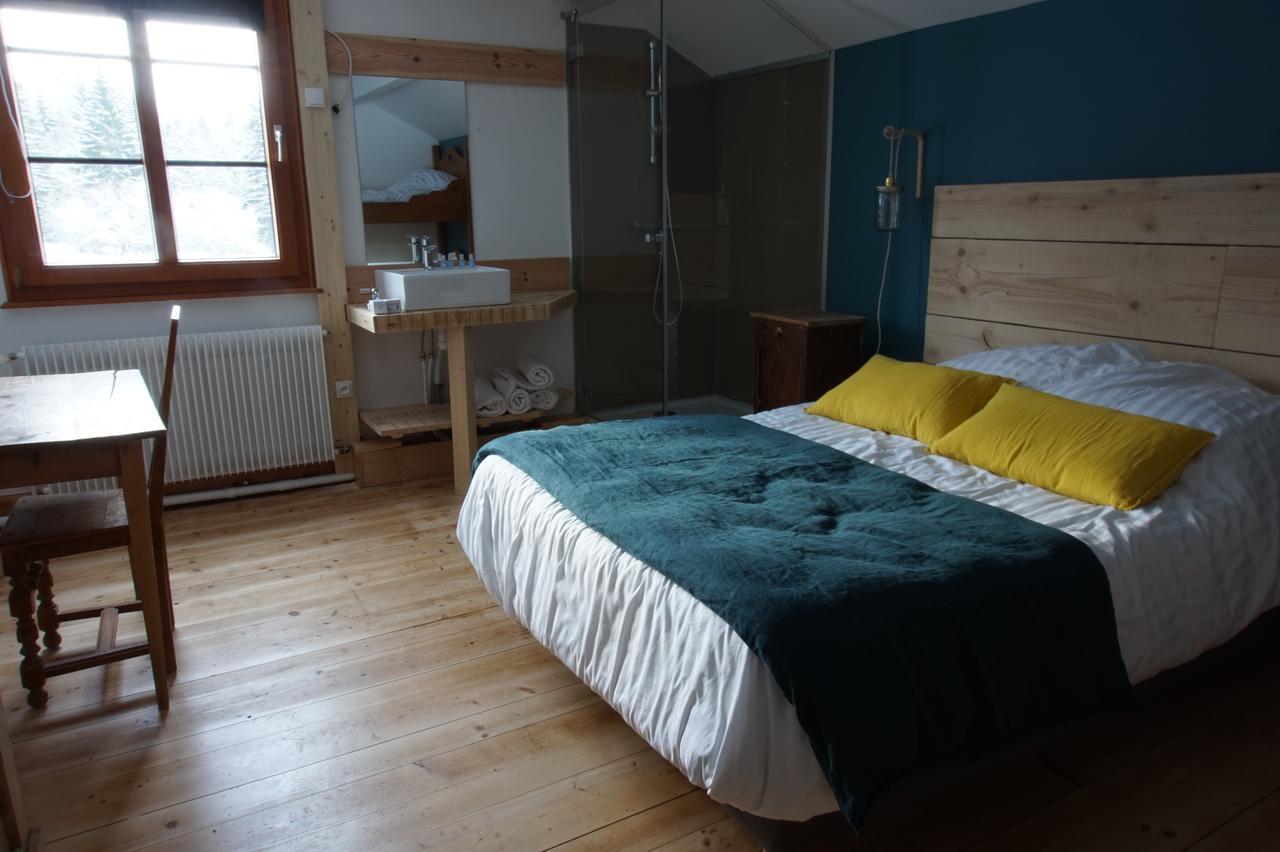 Auberge De La Perdrix Hauterive-la-Fresse Bagian luar foto