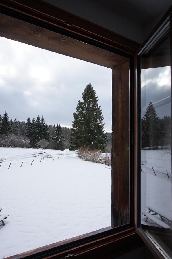 Auberge De La Perdrix Hauterive-la-Fresse Bagian luar foto