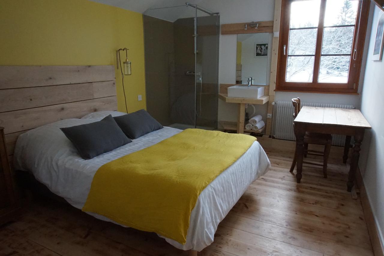 Auberge De La Perdrix Hauterive-la-Fresse Bagian luar foto