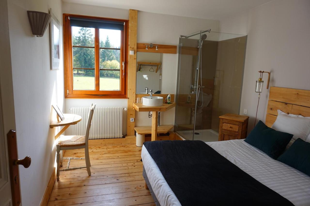 Auberge De La Perdrix Hauterive-la-Fresse Bagian luar foto