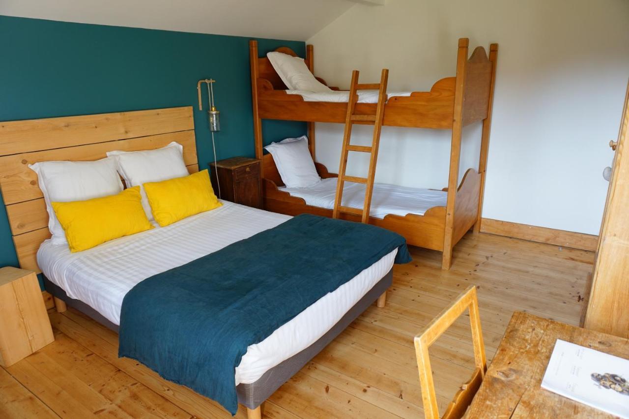 Auberge De La Perdrix Hauterive-la-Fresse Bagian luar foto