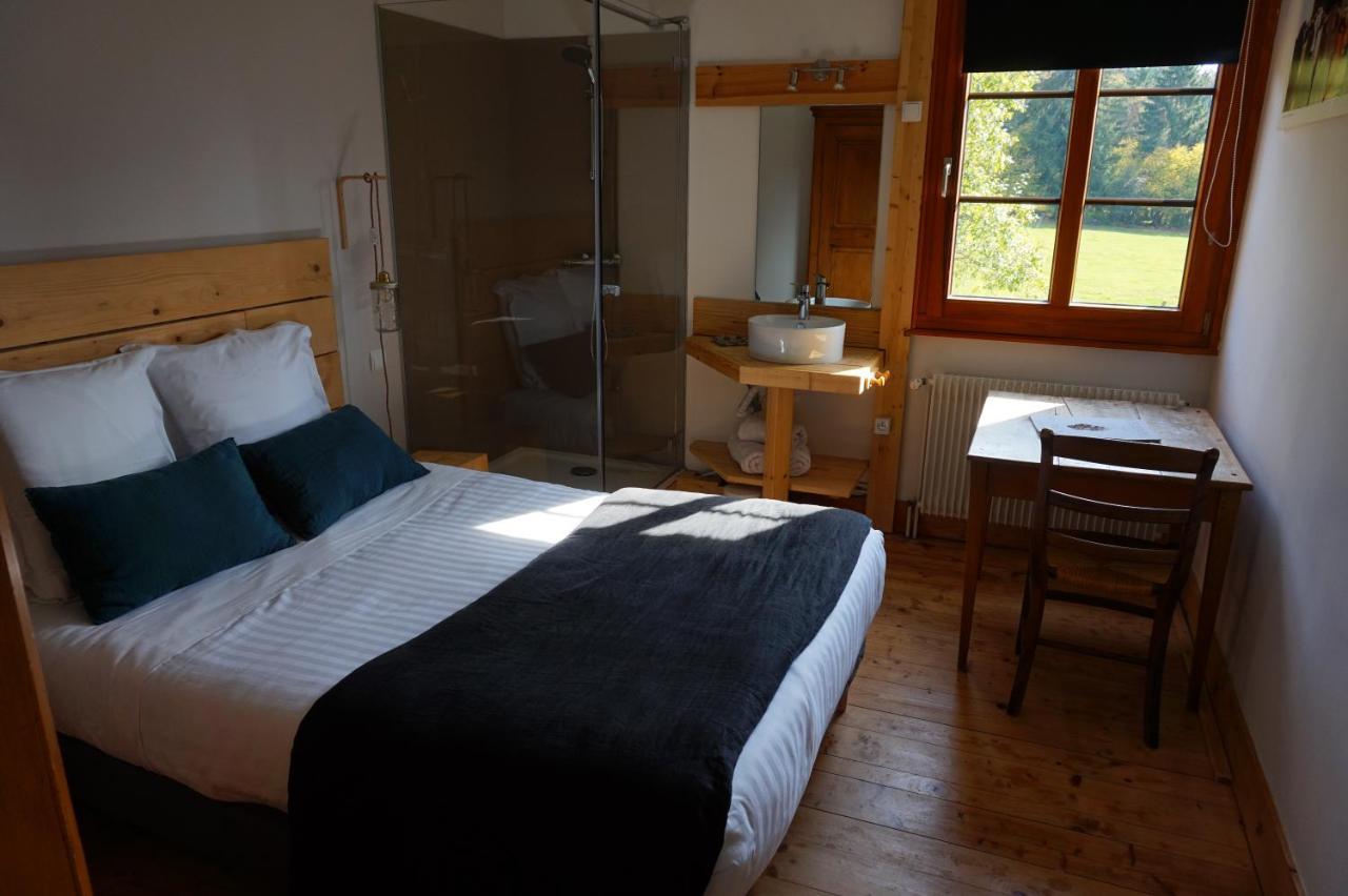Auberge De La Perdrix Hauterive-la-Fresse Bagian luar foto