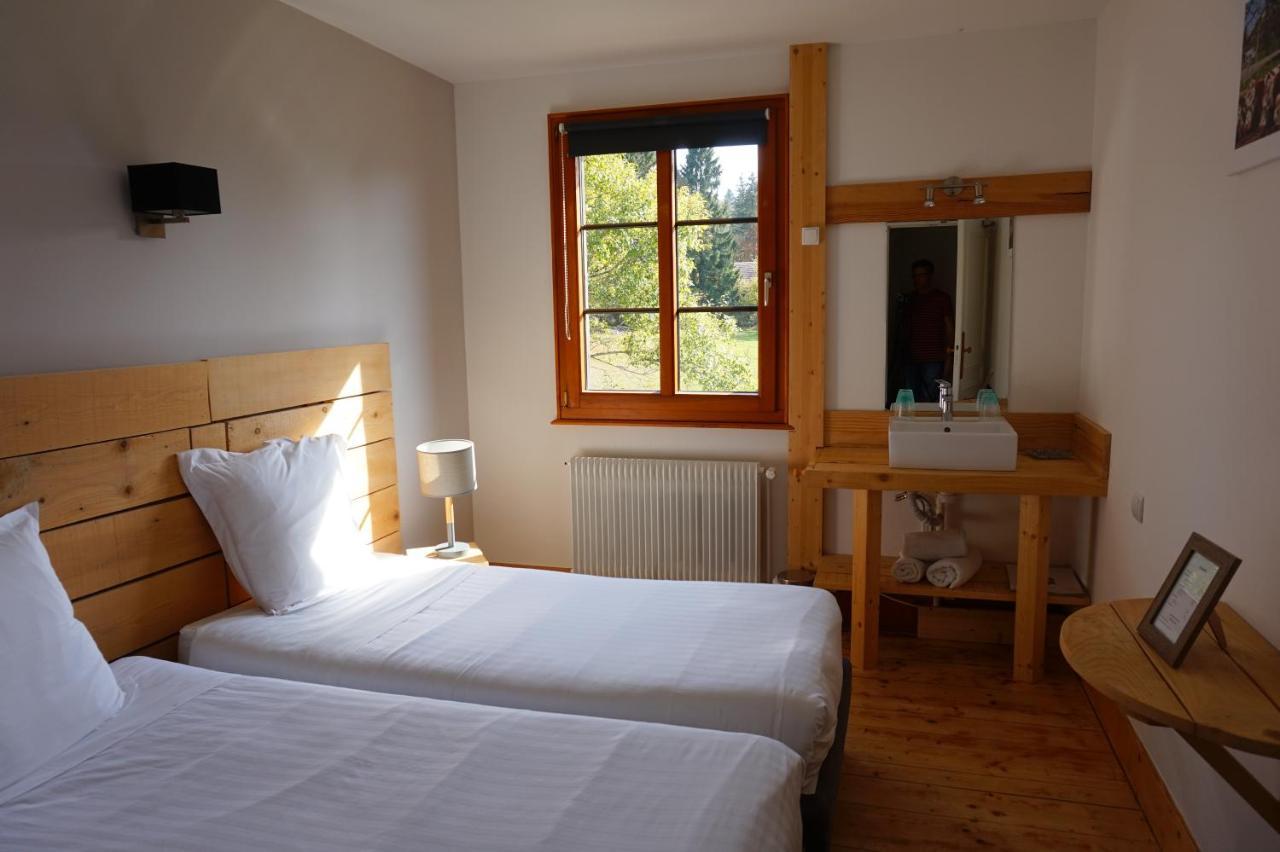 Auberge De La Perdrix Hauterive-la-Fresse Bagian luar foto