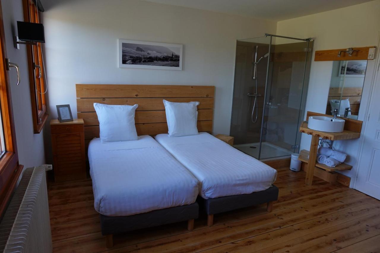 Auberge De La Perdrix Hauterive-la-Fresse Bagian luar foto