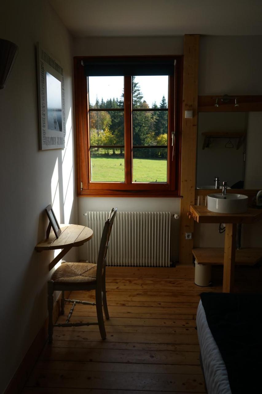 Auberge De La Perdrix Hauterive-la-Fresse Bagian luar foto