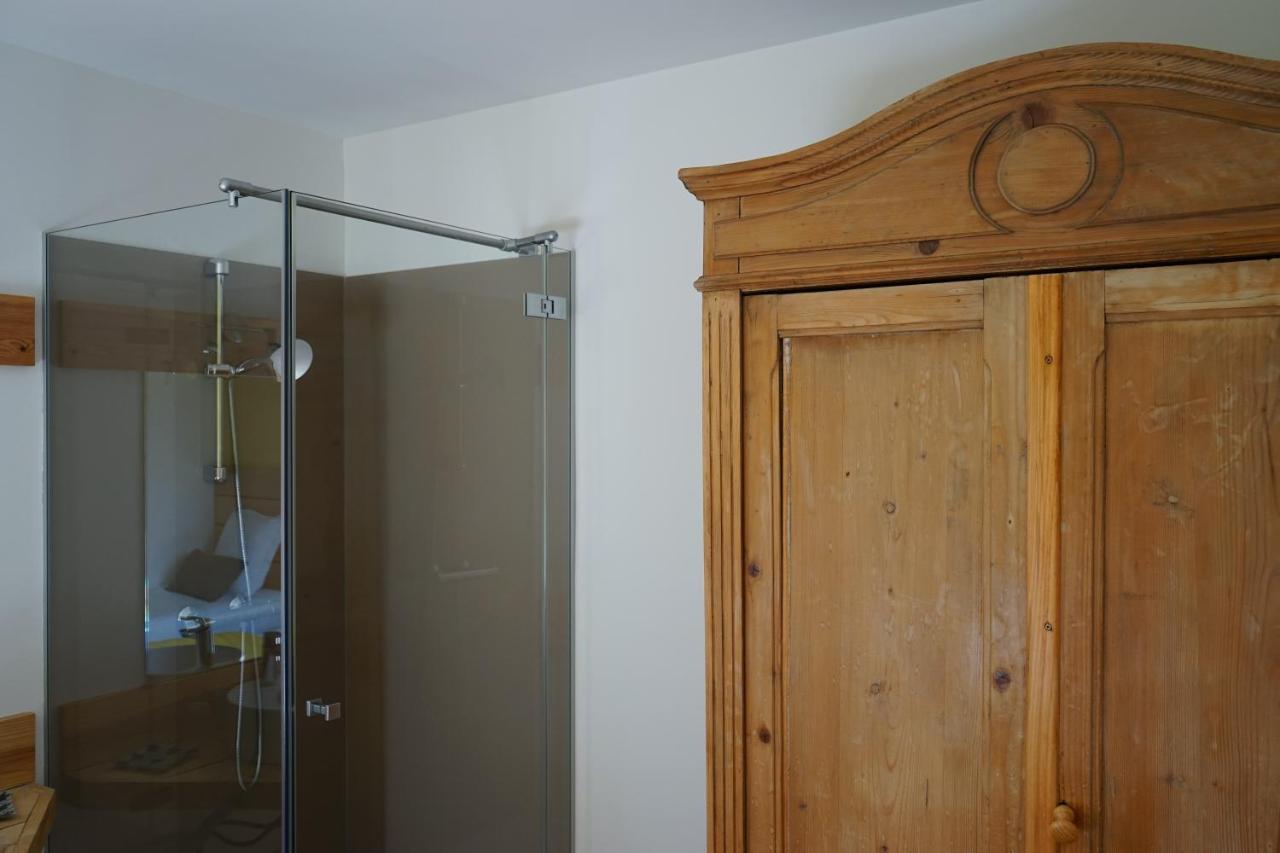 Auberge De La Perdrix Hauterive-la-Fresse Bagian luar foto