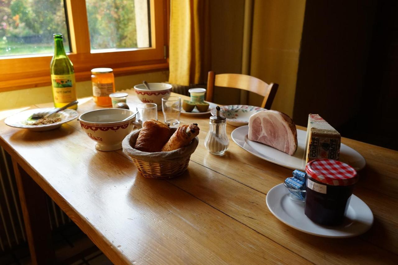 Auberge De La Perdrix Hauterive-la-Fresse Bagian luar foto