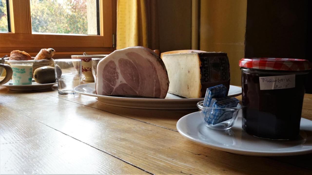 Auberge De La Perdrix Hauterive-la-Fresse Bagian luar foto